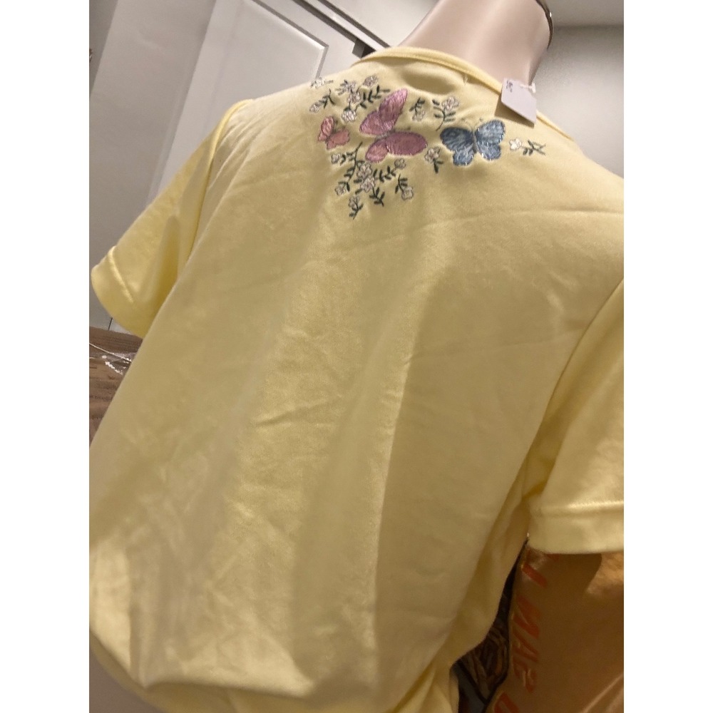 Vintage Butterfly Embroidered Top Pastel Yellow Keyhole Neck Short Sleeve Shirt - Picture 2 of 3